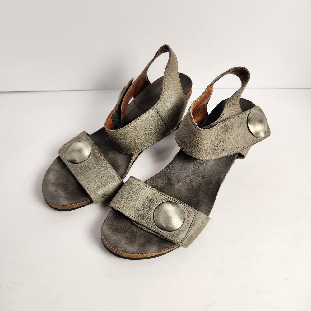 Taos Carousel 2 Wedge Heel Sandals Womens Size 8-8.5 Graphite Grey Leather Shoes
